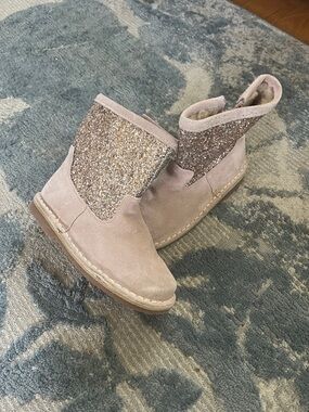 Pink Mini Boden beige faux-fur lined boot (girls)